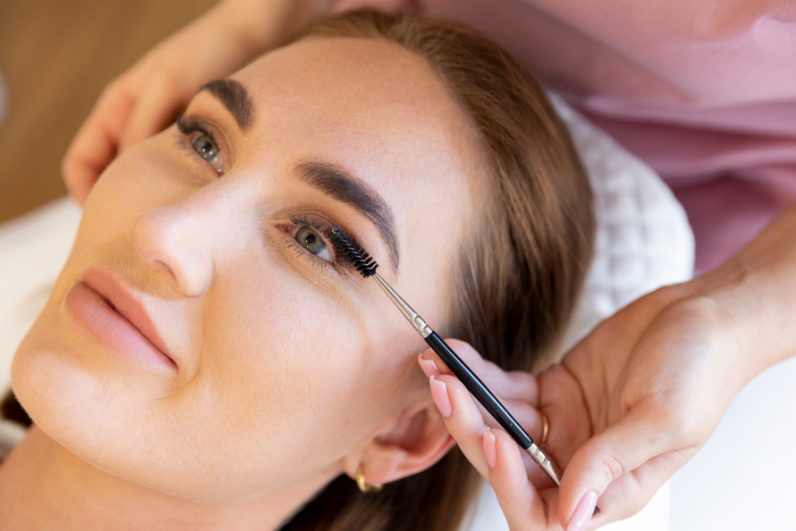 When it comes to picking the right lash style for your face, it can be a little overwhelming and confusing. 
